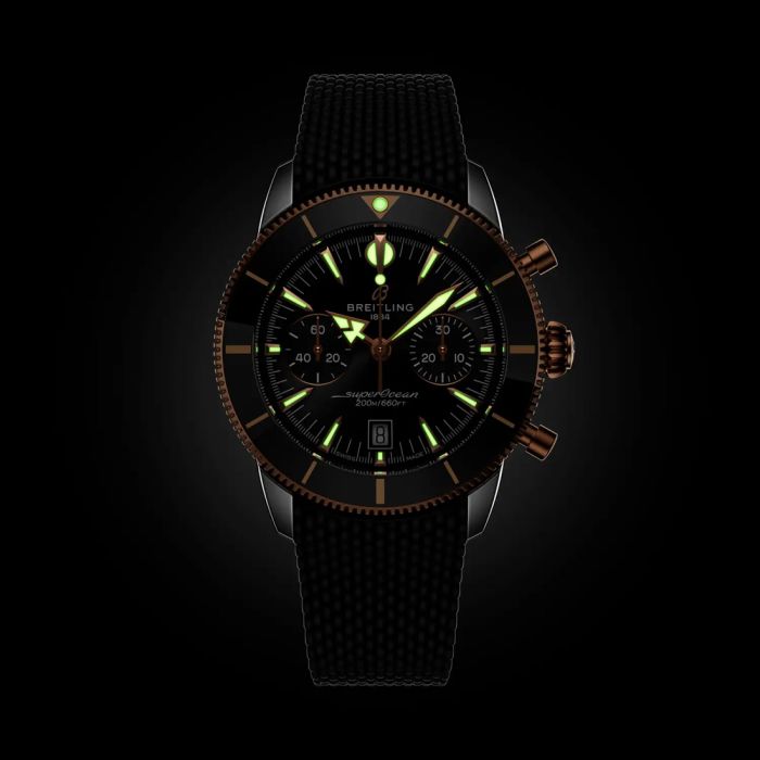 Nachtansicht der Superocean Heritage B01 Chronograph 42