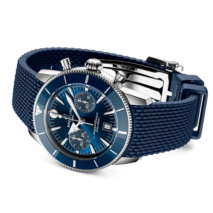 BREITLING Superocean Heritage B01 Chronograph 42 liegend