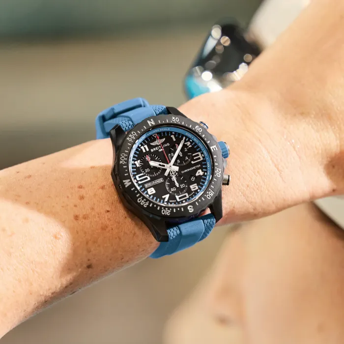 BREITLING Professional Endurance Pro 44 am Handgelenk