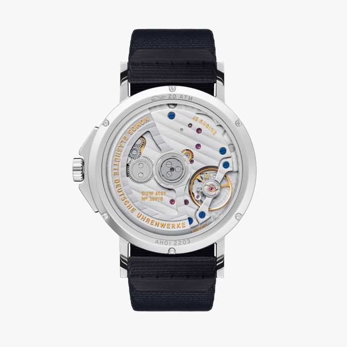 Glasboden mit Blick auf das Manufakturwerk der NOMOS  Ahoi neomatik 38 Datum