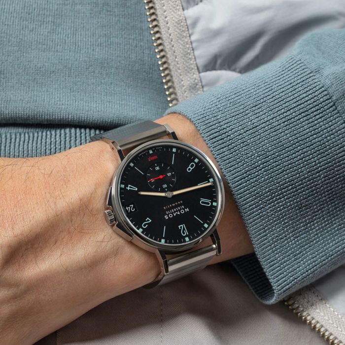 Tangente Sport neomatik 42 Datum blauschwarz am Handgelenk