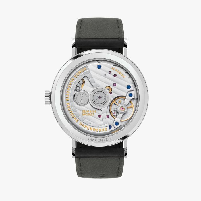Blick durch den Glasboden auf das Manufakturwerk der NOMOS  Tangente neomatik 38 Update waldgrün