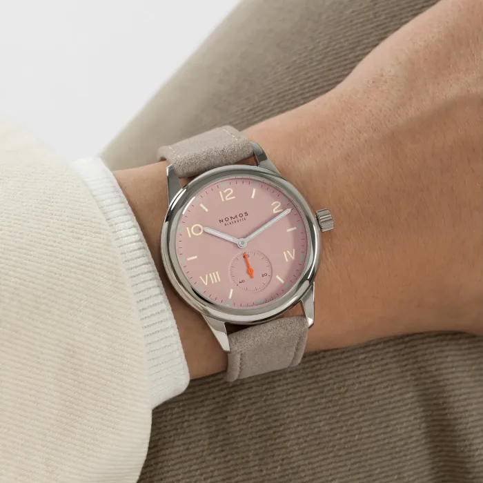 NOMOS  Club Campus full rose am Handgelenk mit einem Umfang von 15 cm