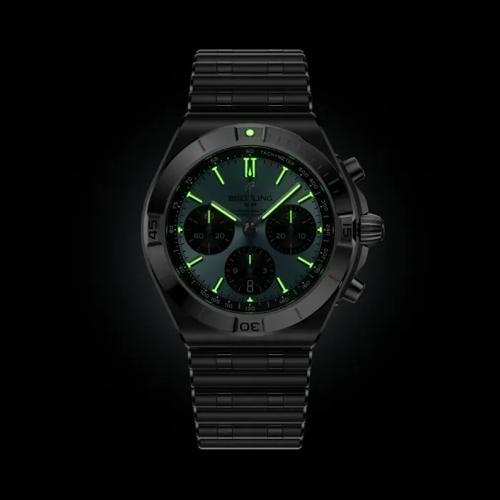 Nachtansicht der BREITLING Chronomat B01 Chronograph 42 PB0158101C1A1