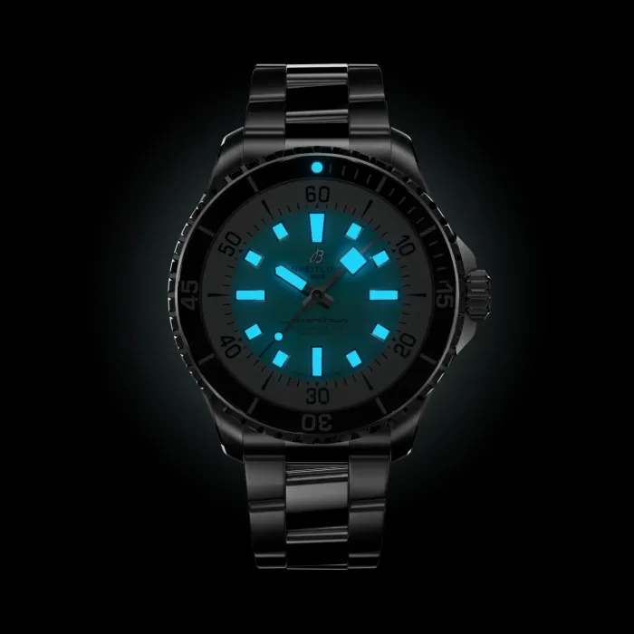 Nachtansicht der BREITLING Superocean Automatic 44 - A17376211L2A1