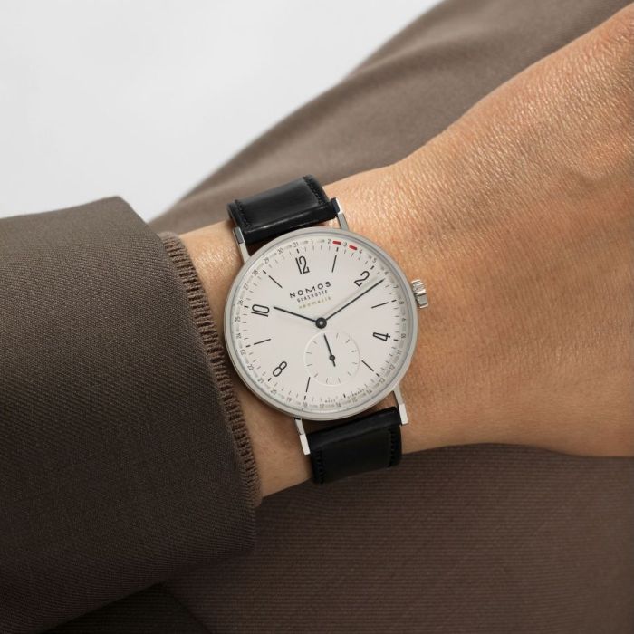 NOMOS Tangente neomatik 38 Update am Handgelenk