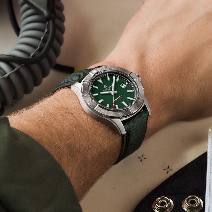 BREITLING Avenger Automatic 42, A17328101L1A1