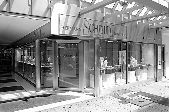 Foto unsers Geschäfts um 1990