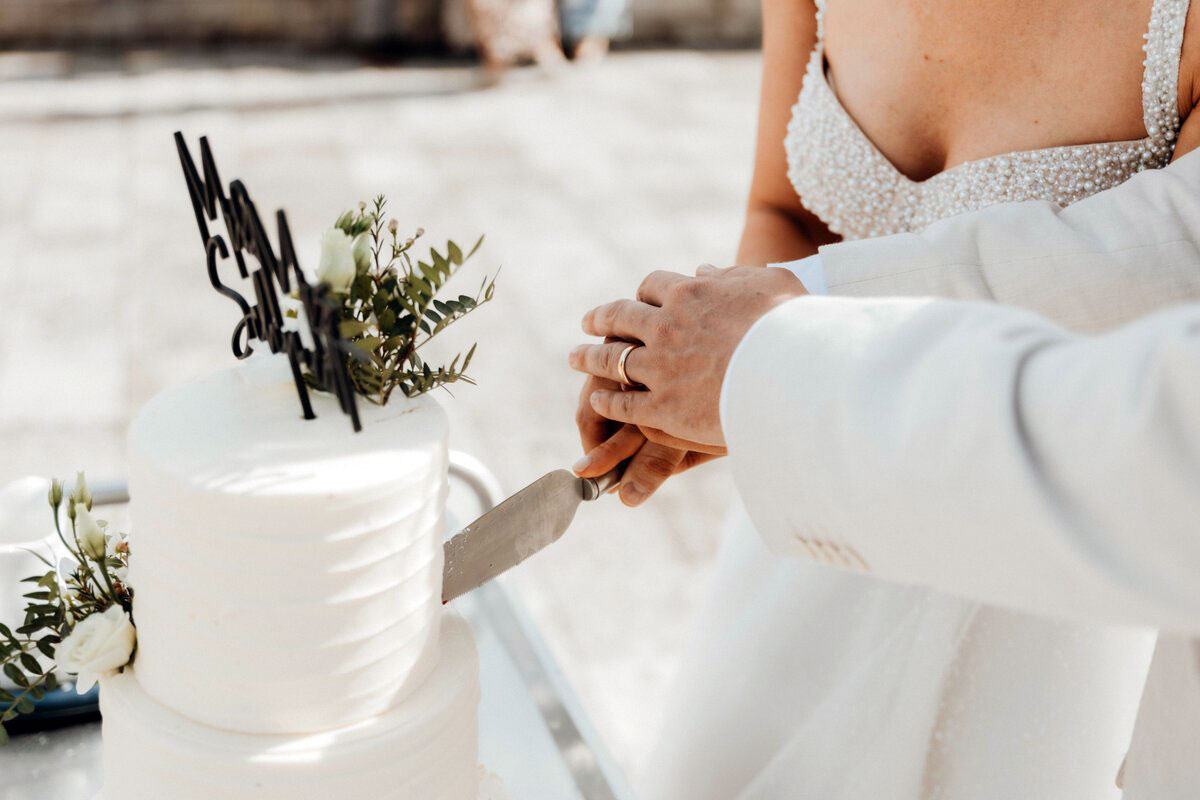 Hochzeit - Anschnitt der Hochzeitstorte