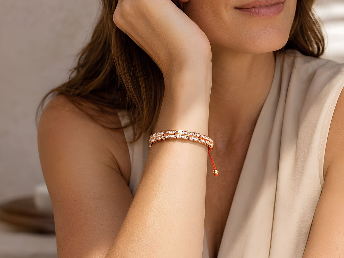 Armband von Lola & Giulio an einem Frauenarm