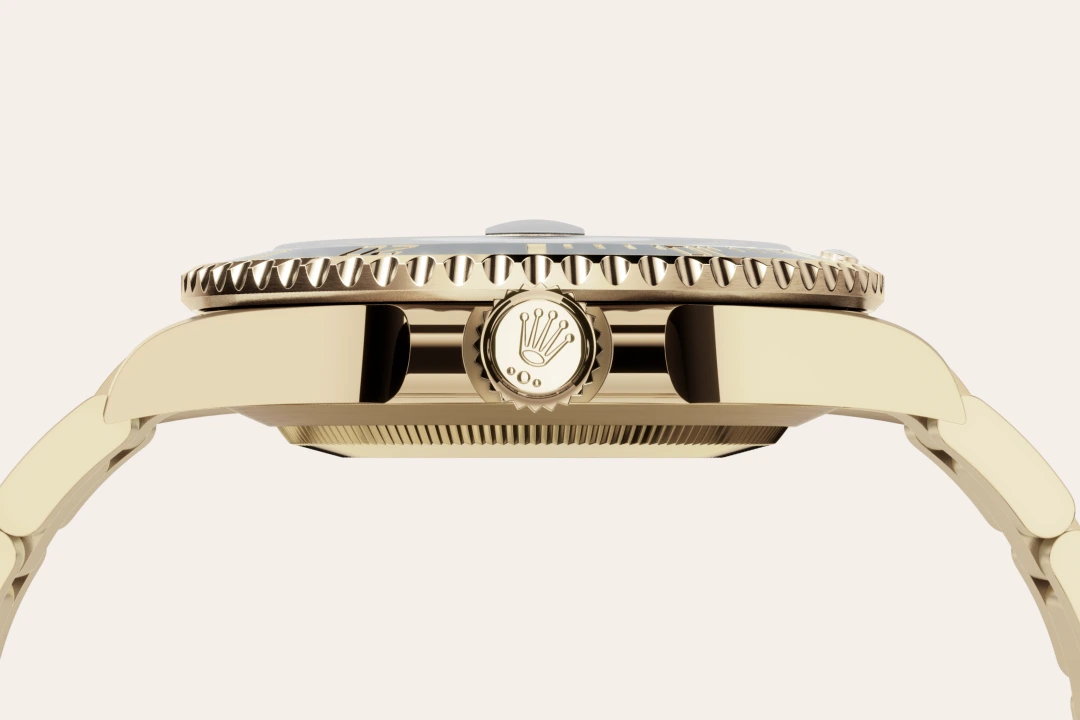 Rolex Submariner Date, 18 Karat Gelbgold